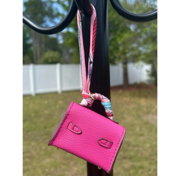 New mini bag charm w/ functional lock closure - Picture 2 of 11